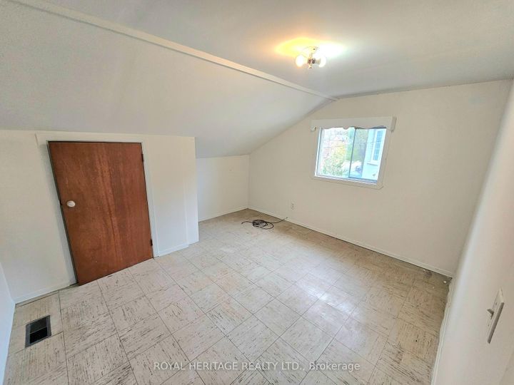 Photo 11 at 39 Kelsonia Avenue, Cliffcrest, Toronto