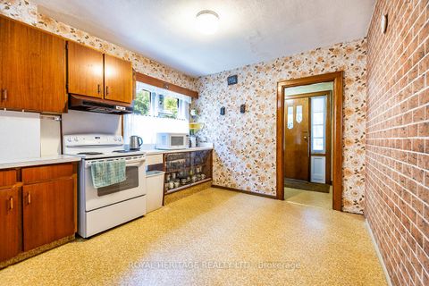 Photo 6 at 39 Kelsonia Avenue, Cliffcrest, Toronto