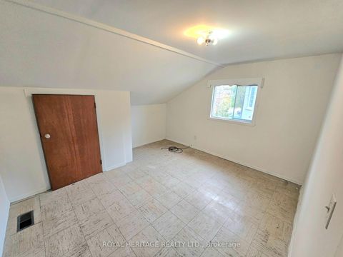 Photo 11 at 39 Kelsonia Avenue, Cliffcrest, Toronto