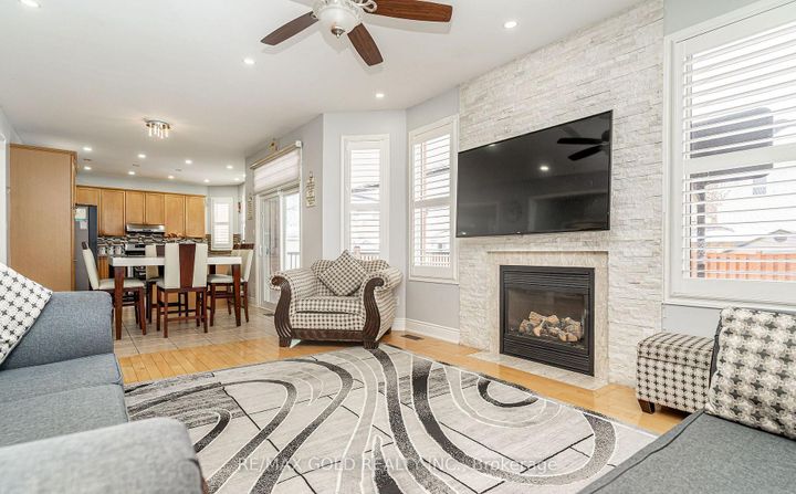 Photo 13 at 7 Bettey Road, Vales of Castlemore, Brampton