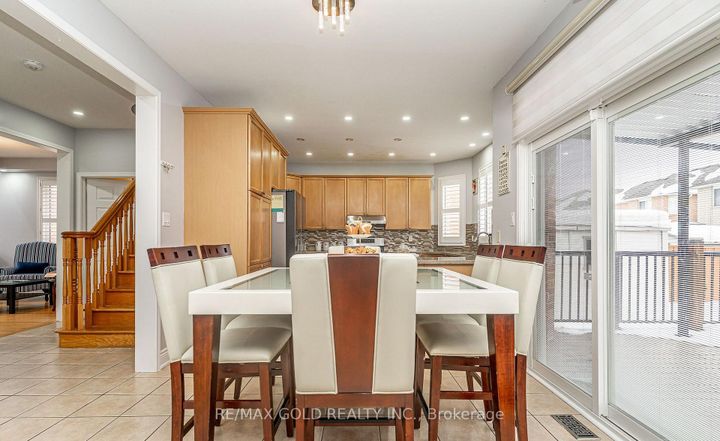 Photo 14 at 7 Bettey Road, Vales of Castlemore, Brampton