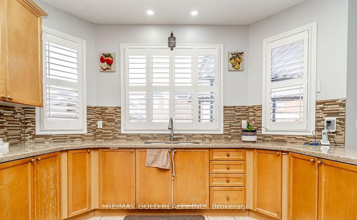 Photo 17 at 7 Bettey Road, Vales of Castlemore, Brampton