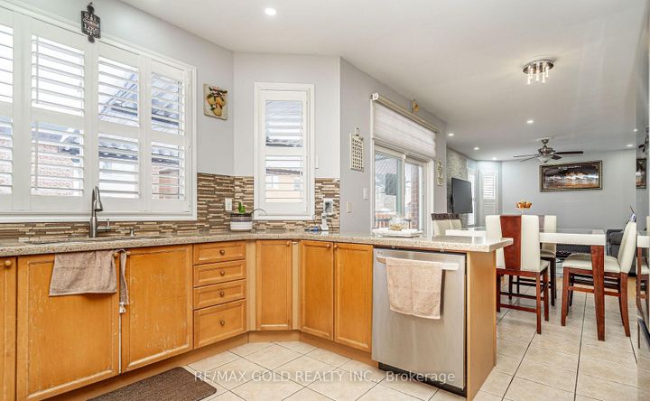 Photo 18 at 7 Bettey Road, Vales of Castlemore, Brampton