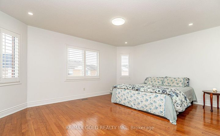 Photo 24 at 7 Bettey Road, Vales of Castlemore, Brampton