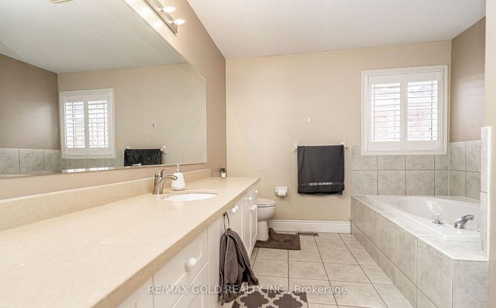 Photo 26 at 7 Bettey Road, Vales of Castlemore, Brampton