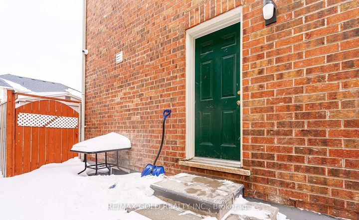 Photo 43 at 7 Bettey Road, Vales of Castlemore, Brampton