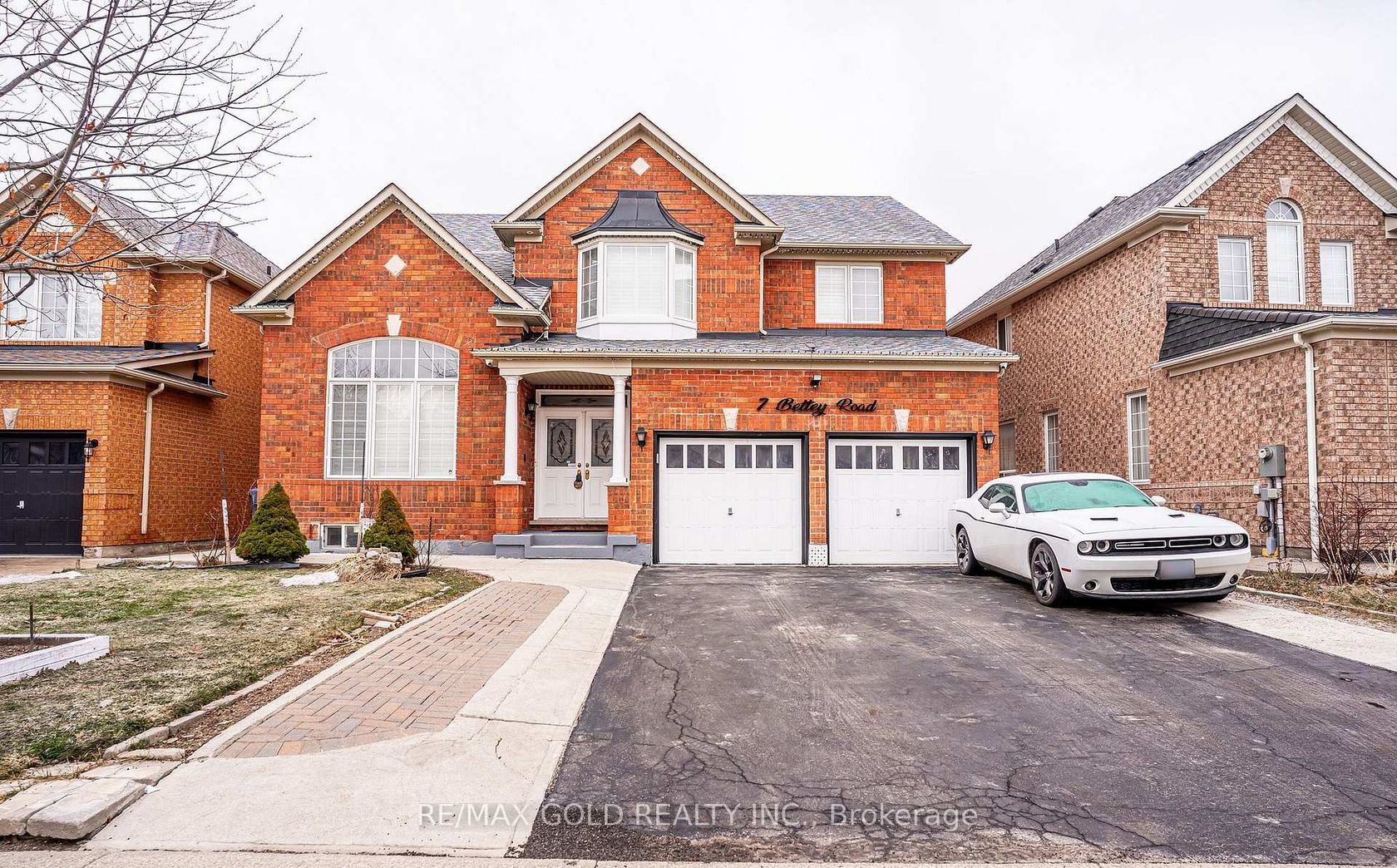 7 Bettey Road, Vales of Castlemore, Brampton 2