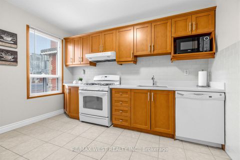 Photo 15 at 746 Gladstone Avenue, Junction, Toronto