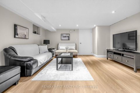 Photo 24 at 746 Gladstone Avenue, Junction, Toronto