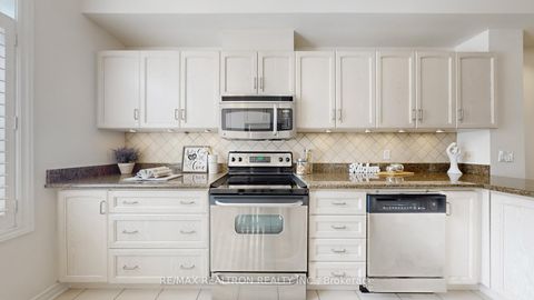 Photo 9 at 134B Finch Avenue W, Newtonbrook West, Toronto