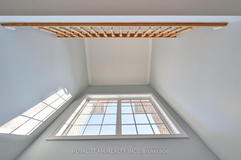 Photo 4 at 2 Sandway Crescent, Maple, Vaughan