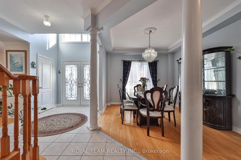 Photo 6 at 2 Sandway Crescent, Maple, Vaughan