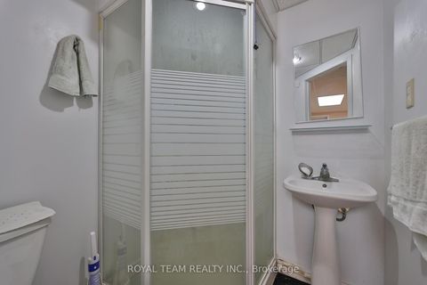 Photo 35 at 2 Sandway Crescent, Maple, Vaughan