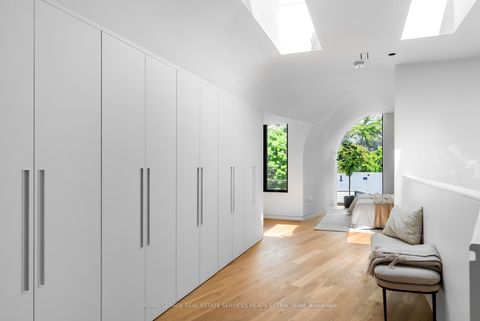 Photo 12 at 44 Foxley Street, Bellwoods, Toronto