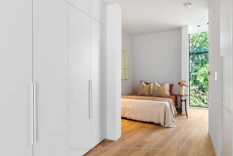 Photo 35 at 44 Foxley Street, Bellwoods, Toronto