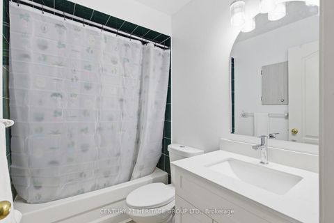 Photo 11 at 24 - 551 Tugwell Place, College Manor, Newmarket