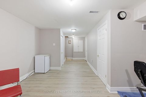 Photo 15 at 24 - 551 Tugwell Place, College Manor, Newmarket