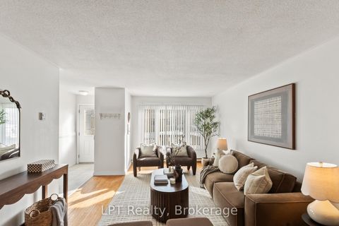 Photo 3 at 118 Capreol Court, Vanier, Oshawa