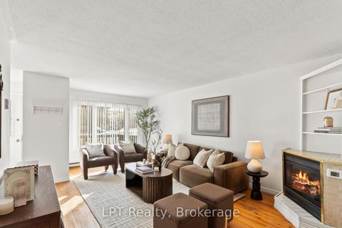 Photo 4 at 118 Capreol Court, Vanier, Oshawa