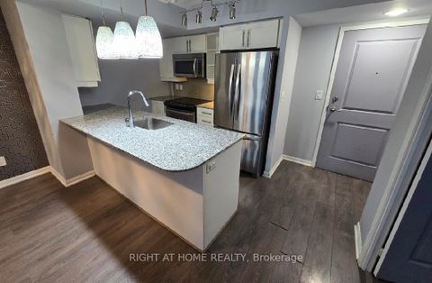 Photo 5 at 706 - 35 Bastion Street, Niagara, Toronto