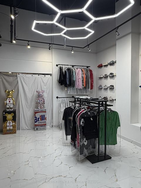 Photo 4 at 139 - 222 Spadina Avenue, Chinatown, Toronto