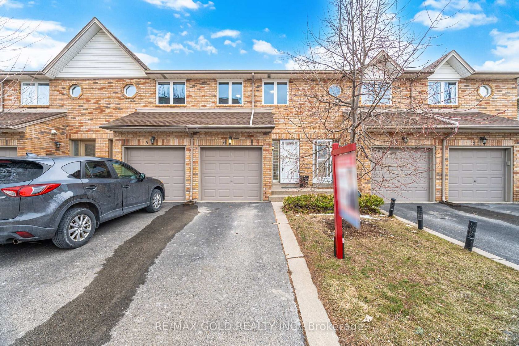 6 - 2015 Cleaver Avenue, Headon, Burlington by Loree Meneguzzi Real Estate 6 - 2015 Cleaver Avenue, Headon, Burlington