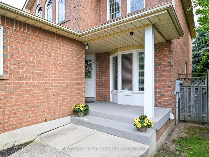 Photo 1 at 5380 Floral Hill Crescent, East Credit, Mississauga