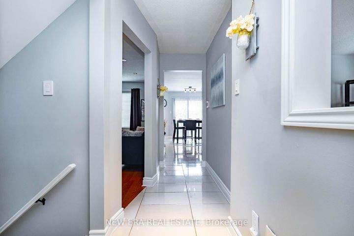 Photo 4 at 5380 Floral Hill Crescent, East Credit, Mississauga