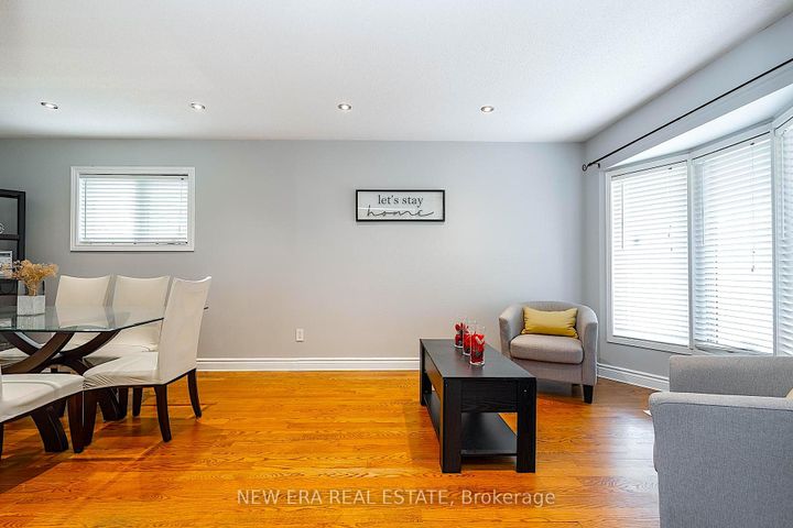 Photo 5 at 5380 Floral Hill Crescent, East Credit, Mississauga