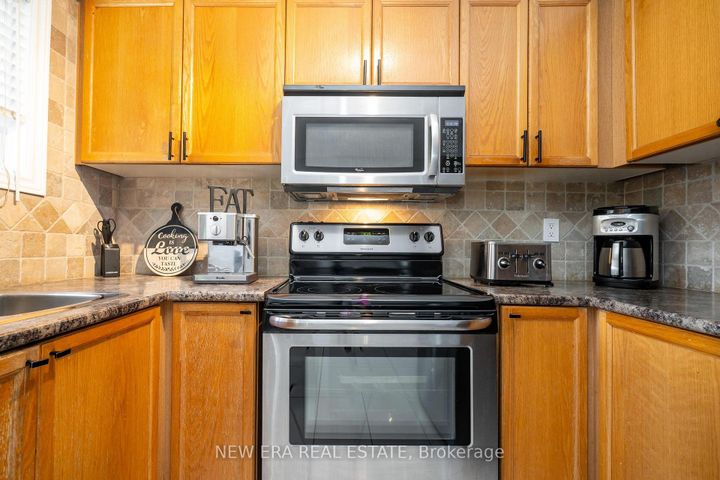 Photo 12 at 5380 Floral Hill Crescent, East Credit, Mississauga