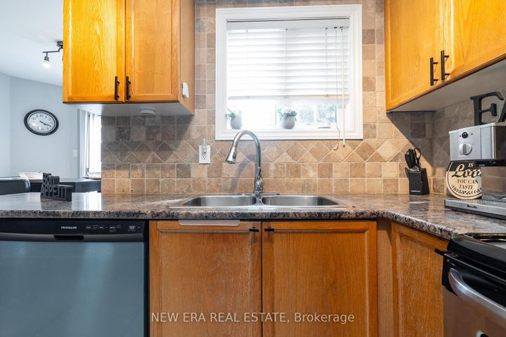 Photo 13 at 5380 Floral Hill Crescent, East Credit, Mississauga