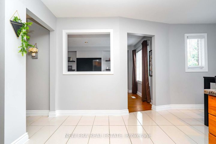 Photo 15 at 5380 Floral Hill Crescent, East Credit, Mississauga