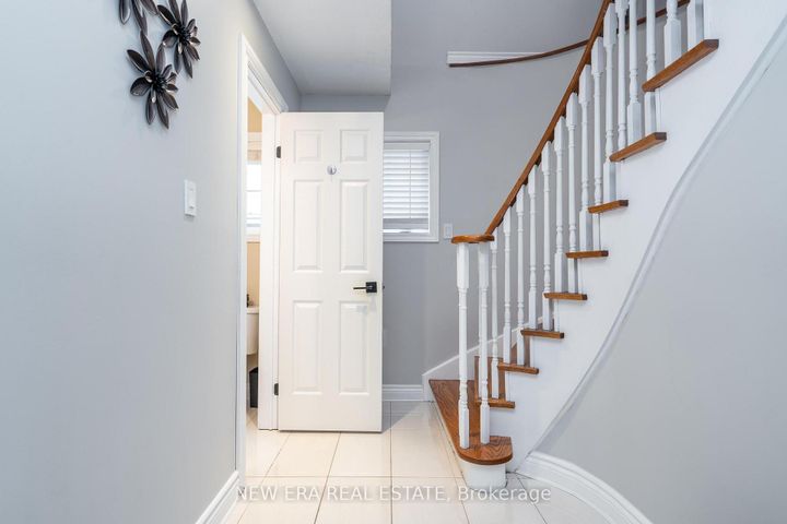 Photo 20 at 5380 Floral Hill Crescent, East Credit, Mississauga
