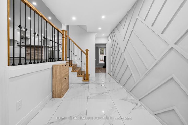 Photo 3 at 81 Watson Crescent, Brampton East, Brampton