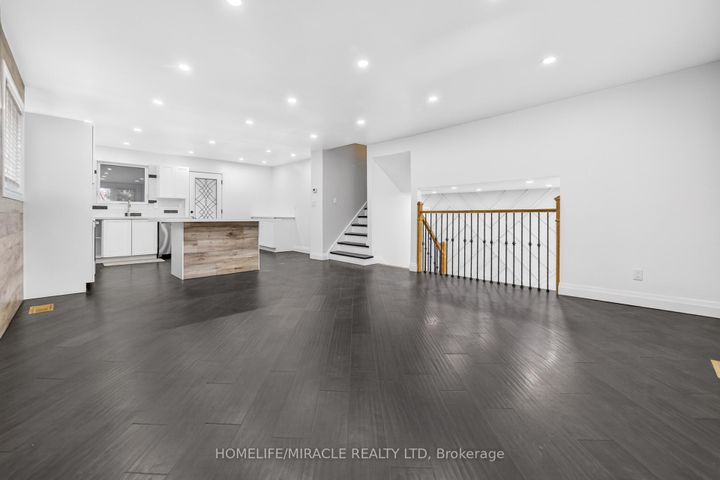 Photo 8 at 81 Watson Crescent, Brampton East, Brampton