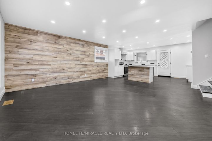 Photo 10 at 81 Watson Crescent, Brampton East, Brampton