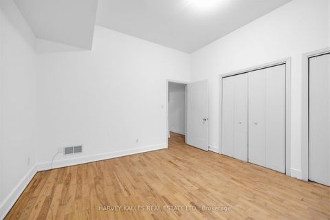 Photo 18 at 106 Queen Street E, Yonge Corridor, Toronto