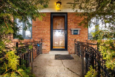 Photo 2 at 256 Codsell Avenue, Bathurst Manor, Toronto
