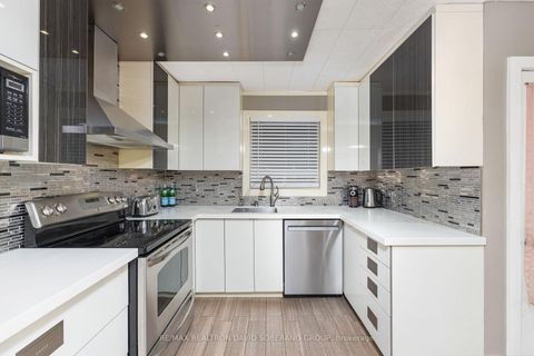 Photo 9 at 256 Codsell Avenue, Bathurst Manor, Toronto