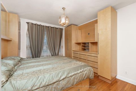 Photo 14 at 256 Codsell Avenue, Bathurst Manor, Toronto