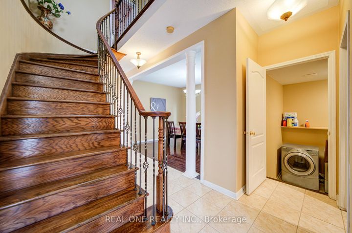 Photo 4 at 3696 Waterfall Crescent, Lisgar, Mississauga