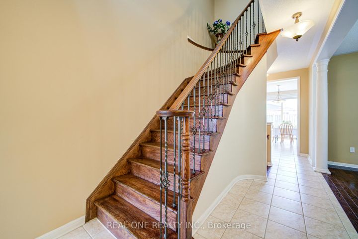Photo 5 at 3696 Waterfall Crescent, Lisgar, Mississauga