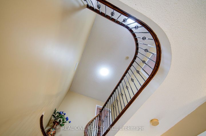 Photo 6 at 3696 Waterfall Crescent, Lisgar, Mississauga