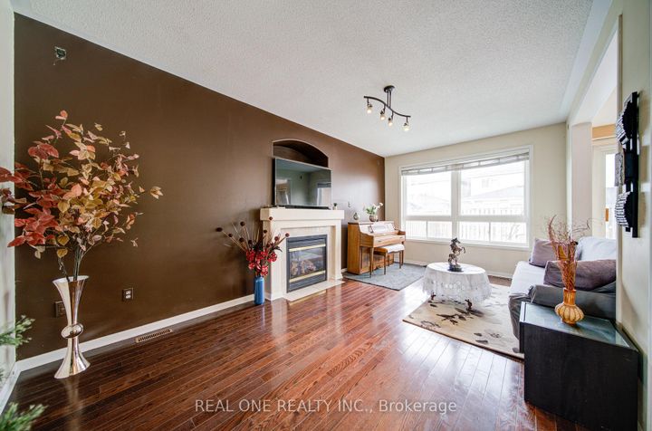 Photo 13 at 3696 Waterfall Crescent, Lisgar, Mississauga