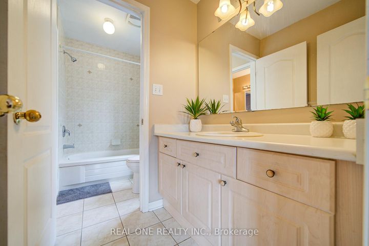 Photo 33 at 3696 Waterfall Crescent, Lisgar, Mississauga