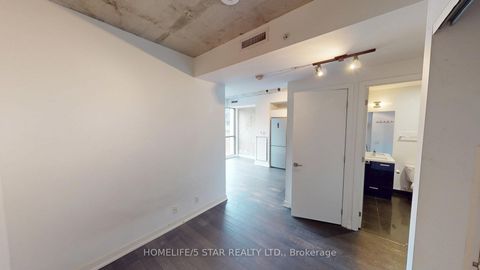 Photo 2 at 525 - 39 BRANT Street, Waterfront Communities C1, Toronto