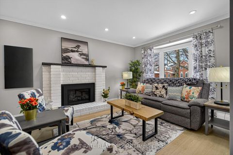 Photo 3 at 887 Lavis Court, Pinecrest, Oshawa