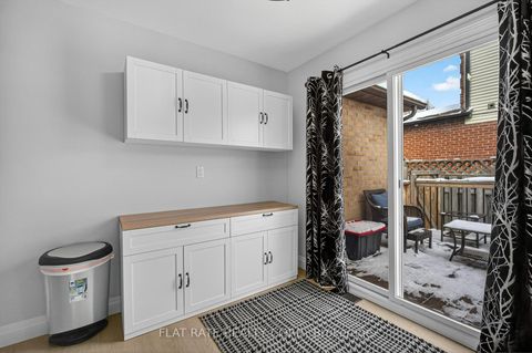 Photo 10 at 887 Lavis Court, Pinecrest, Oshawa