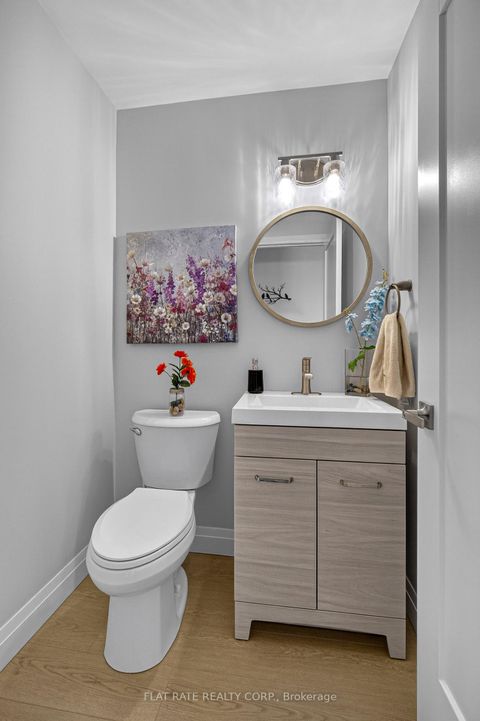 Photo 12 at 887 Lavis Court, Pinecrest, Oshawa