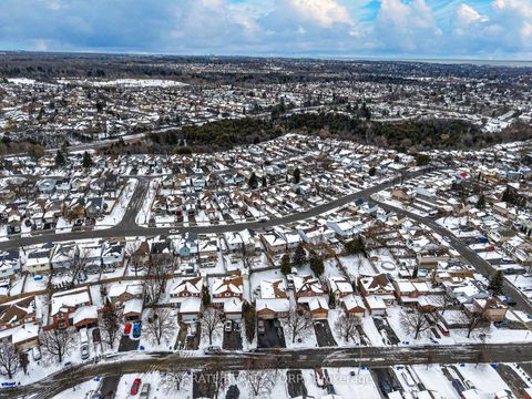 Photo 30 at 887 Lavis Court, Pinecrest, Oshawa